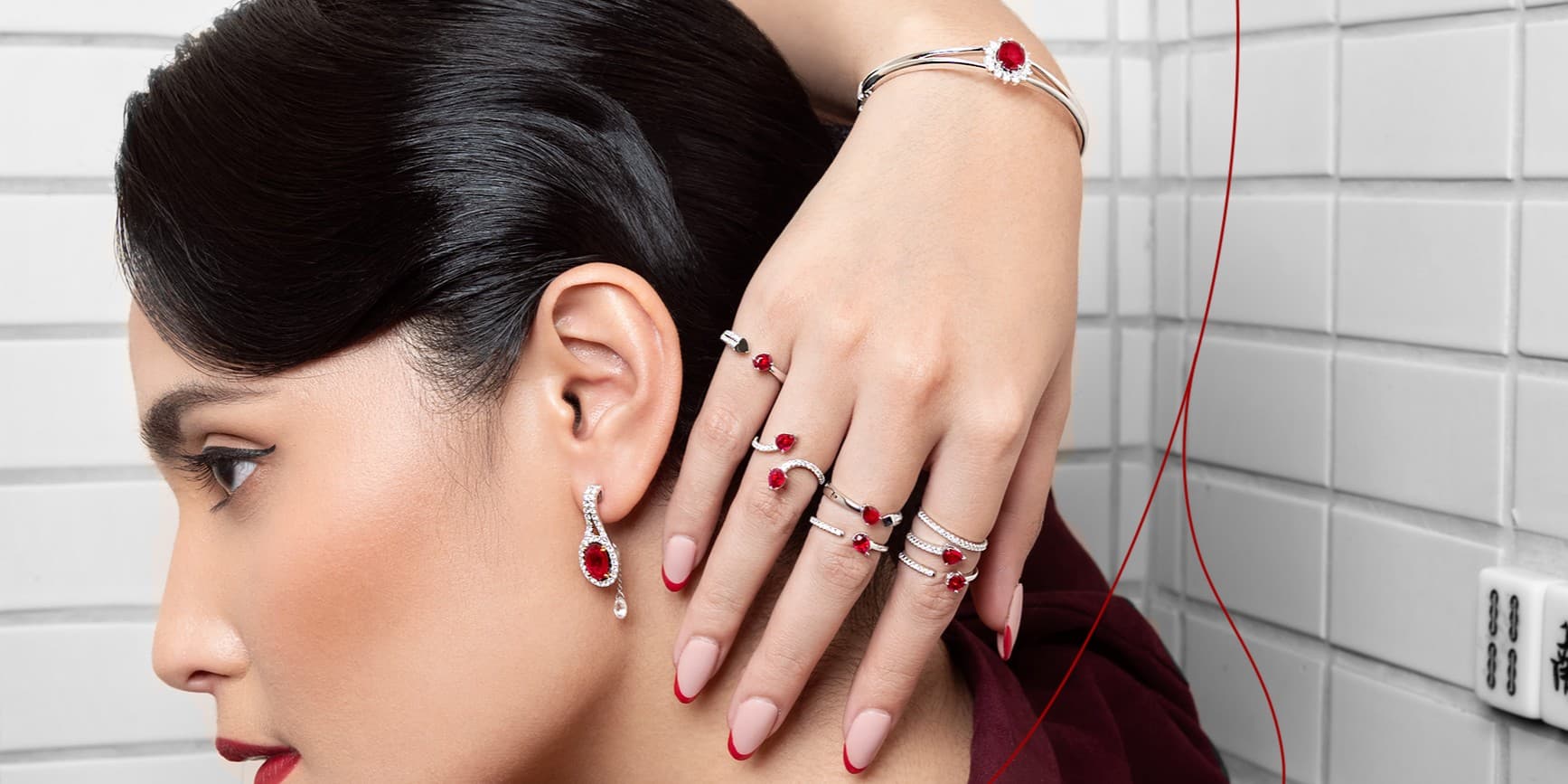 Inspirasi Mix & Match Outfit Imlek dengan Cincin Berhiaskan Permata Ruby dari MONDIAL