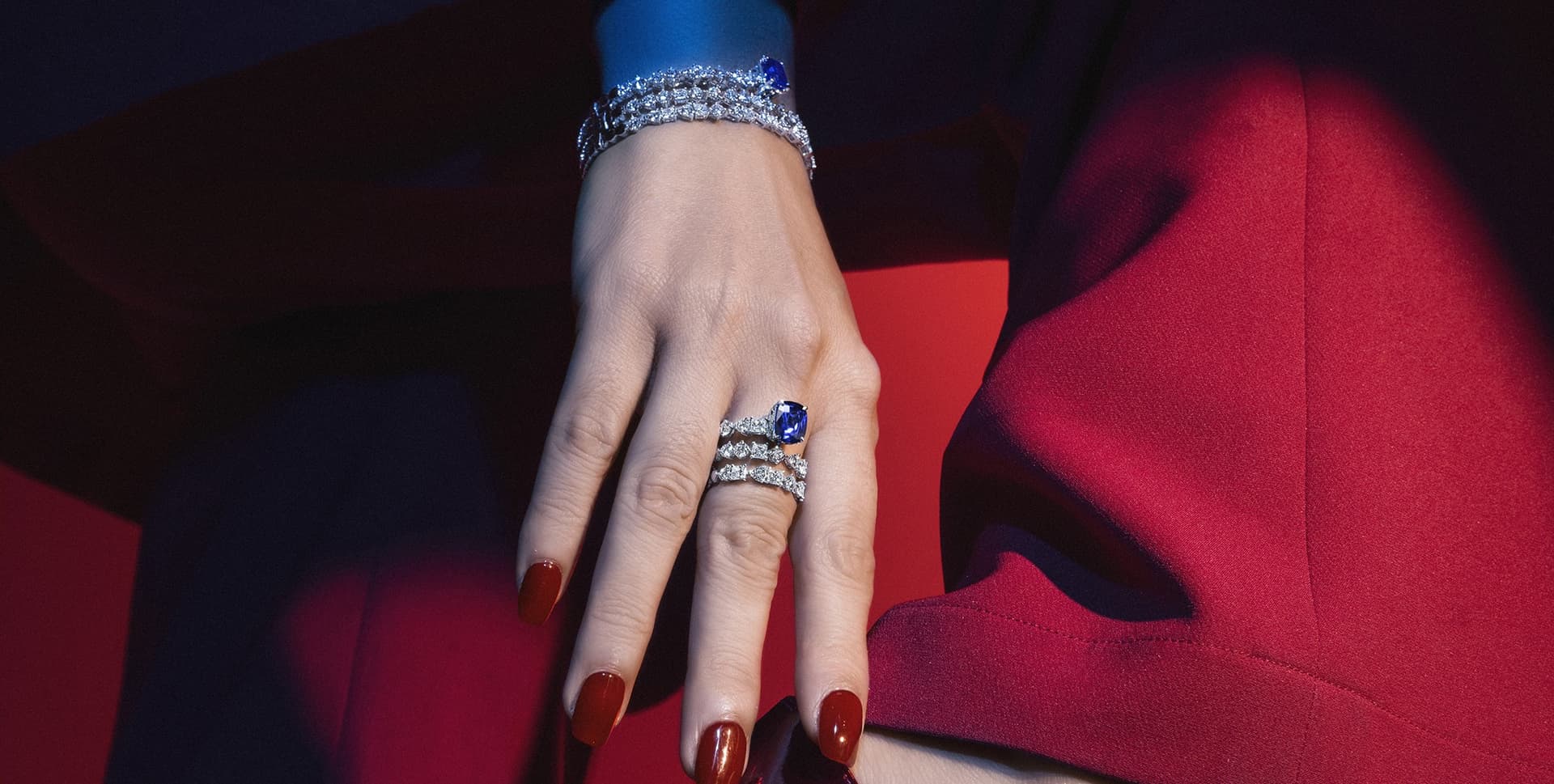 Blue Sapphire and Diamond Ring: Harmoni Warna dan Kilau dari Koleksi Favorit MONDIAL