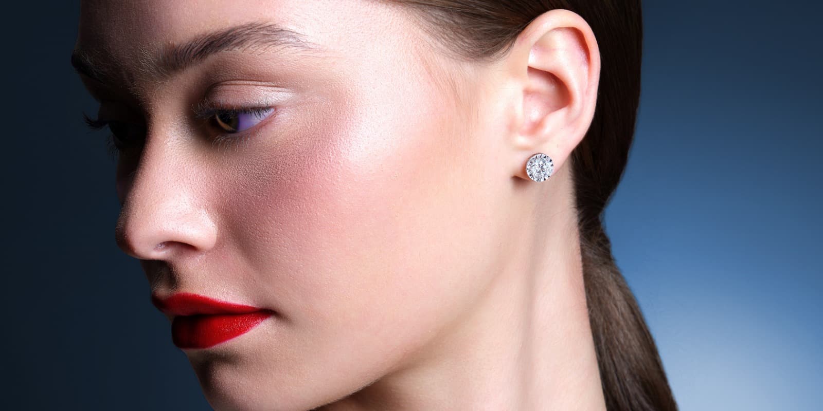 Trend Anting Berlian Terbaru yang Wajib Dimiliki Tahun Ini