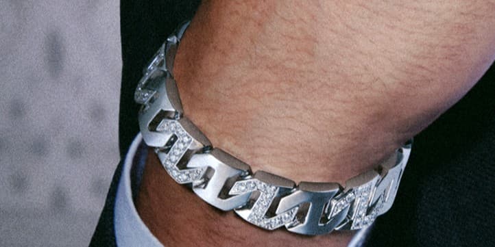 Menjelajahi Koleksi Men's Jewelry MONDIAL: Inilah 5 Perhiasan yang Wajib Dimiliki Setiap Pria