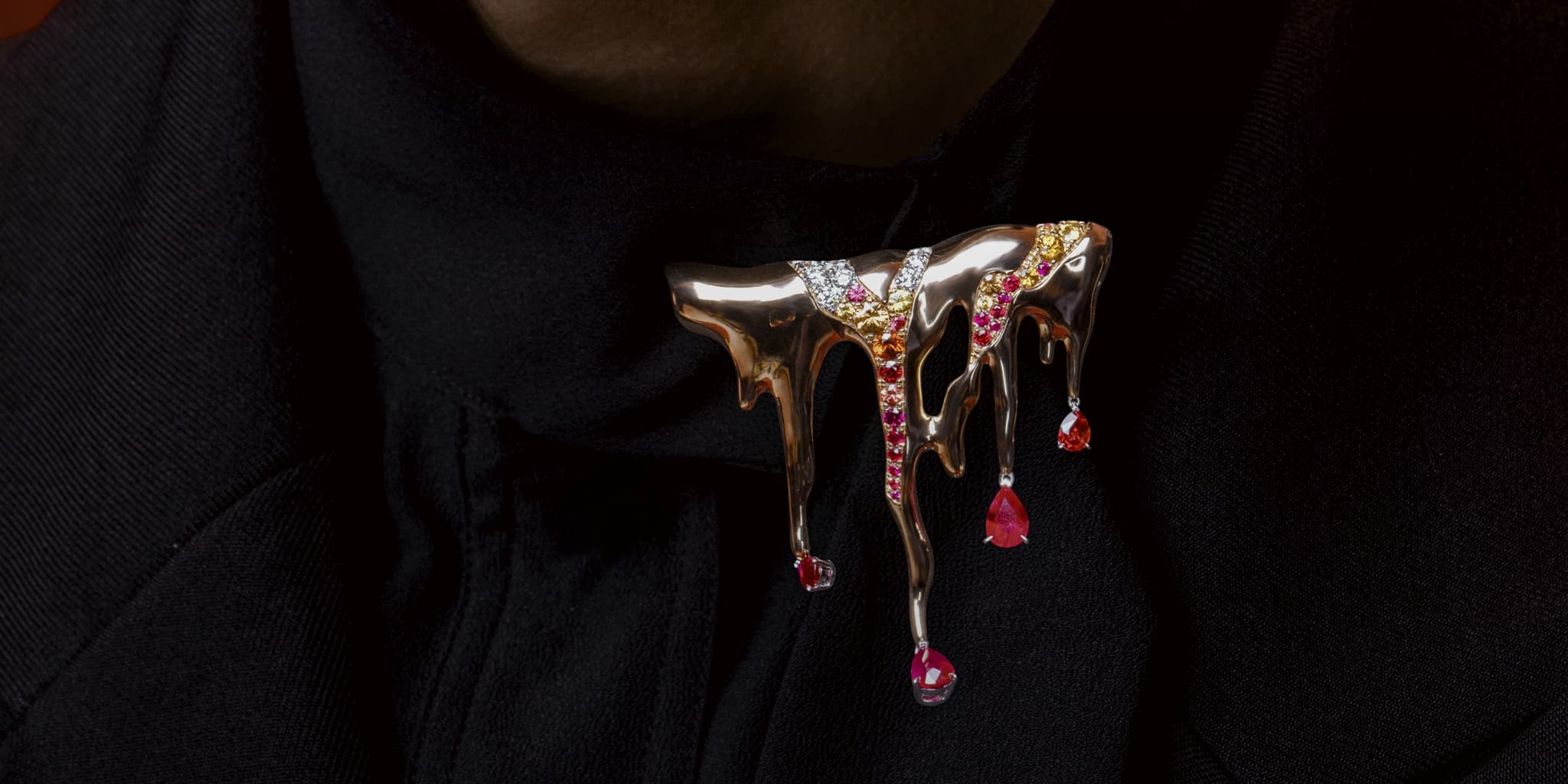 MONDIAL Precious Fire Hadirkan Brooch dengan Design Lava yang Bergerak Penuh Elegansi