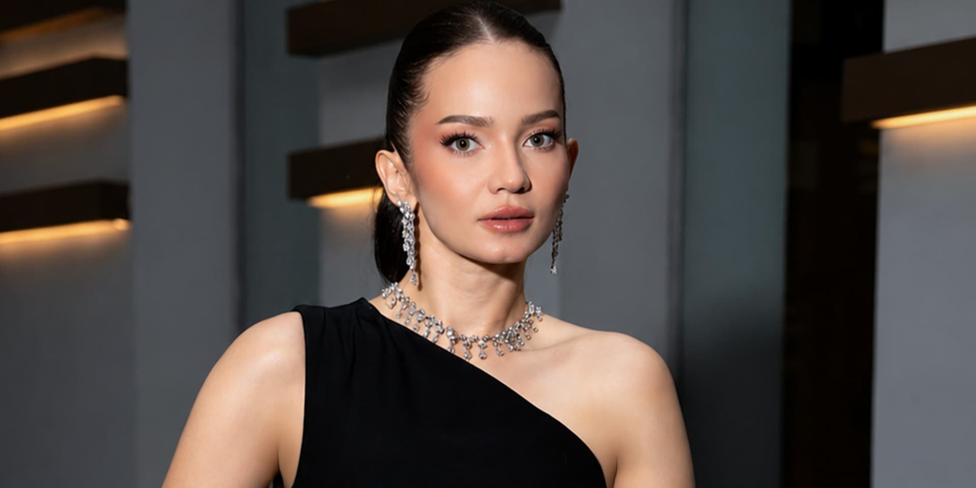 All Eyes on Enzy Storia: Pesona Diamond Jewelry yang Mencuri Perhatian