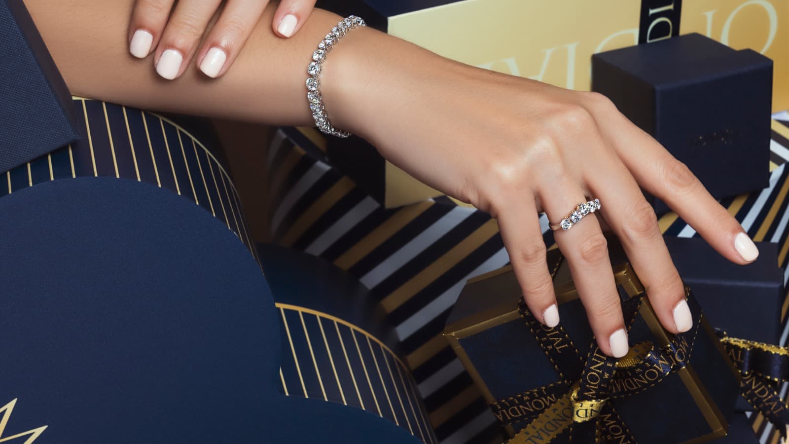 Statement Look di Hari Raya dengan Mix and Match Model Gelang Terbaru MONDIAL