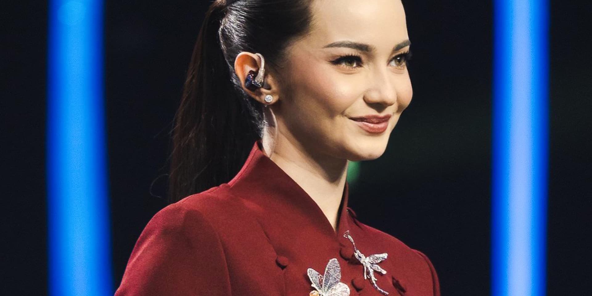 Mix and Match Brooch ala Selebriti yang Bisa Jadi Inspirasi