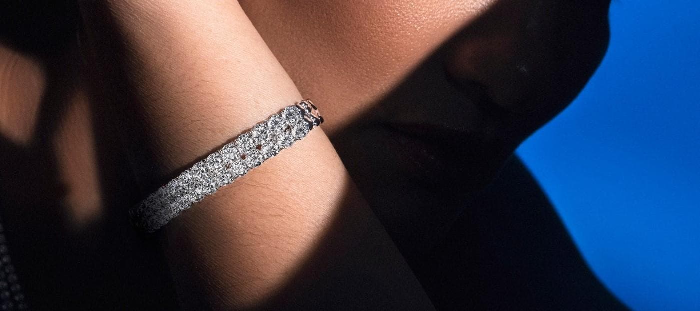 Trend Precious Stone pada Model Gelang Emas Terbaru 2023 yang Bertatahkan Berlian