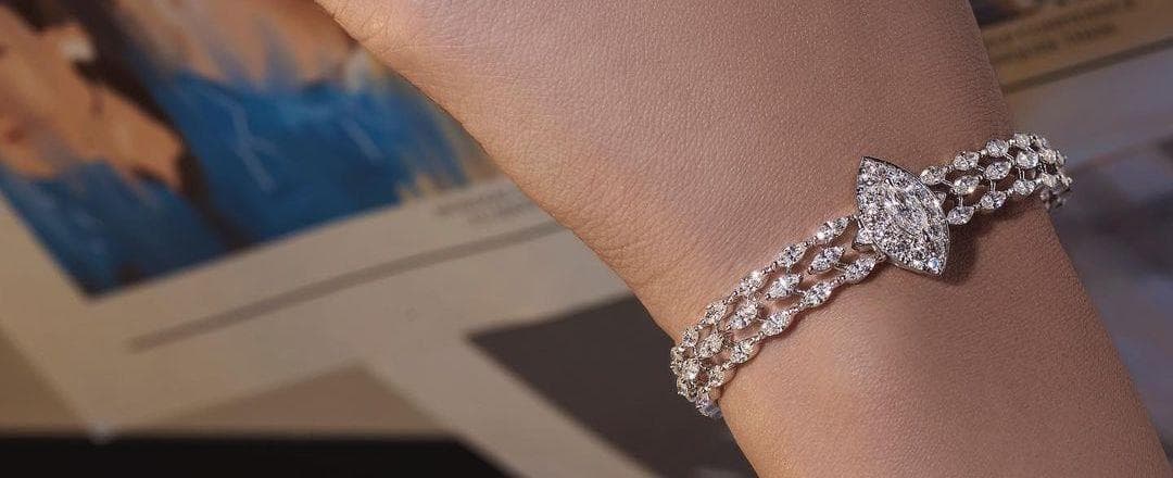 Cara Tepat Memakai Gelang Berlian Berkualitas agar Tampak Mewah & Berkelas