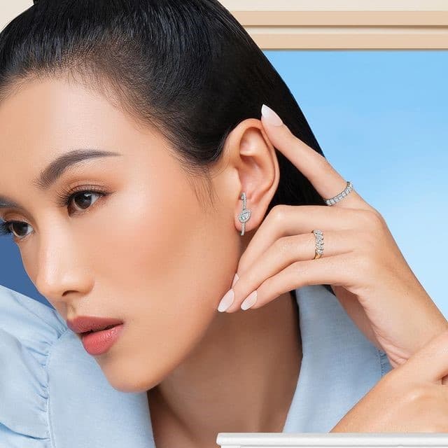 5 Cara Memilih Anting Berlian Mewah yang Pas untuk Pemula