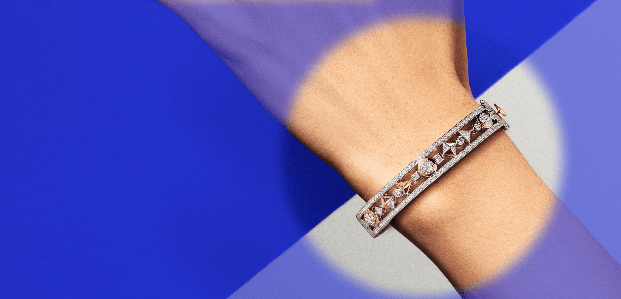 Kilauan Bangle Berlian untuk Memulai Tahun Baru dengan Percaya Diri