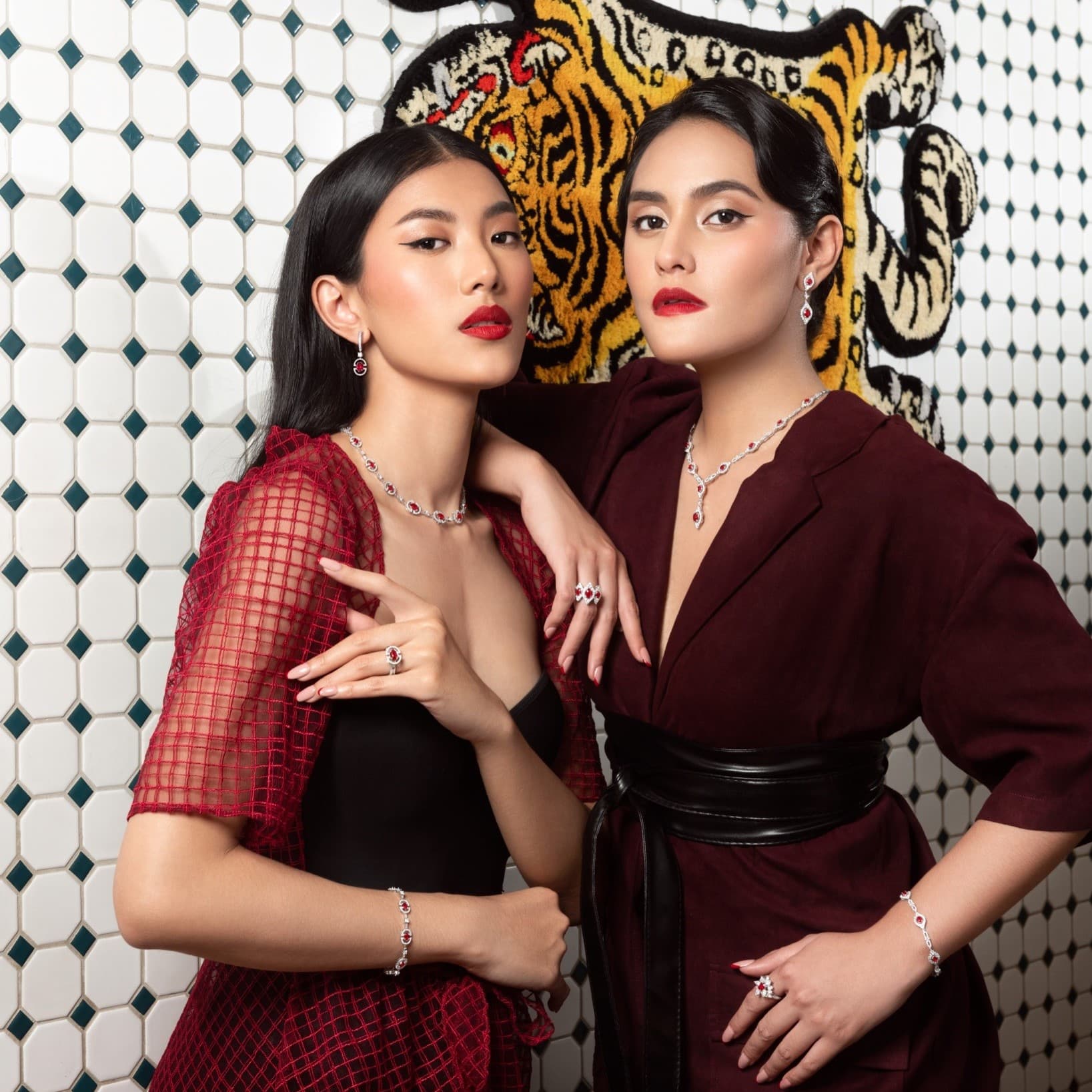 Kalung Berlian Model Terbaru dengan 9 Ruby