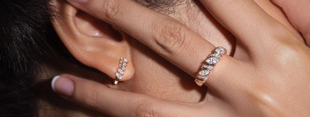 Kelebihan Anting Emas Terbaru yang akan Membuat Orang Kagum dengan Penampilanmu