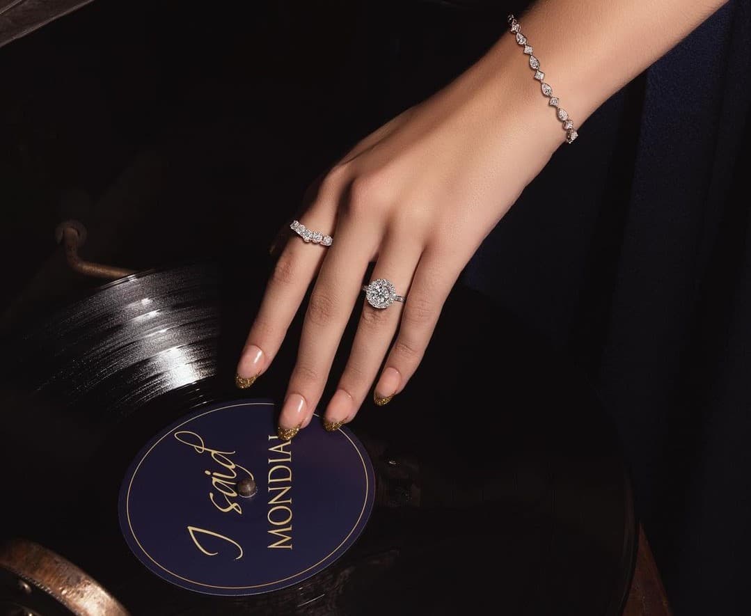 4 Pilihan Momen untuk Memberikan Kado Gelang Emas Terbaru dengan Berlian