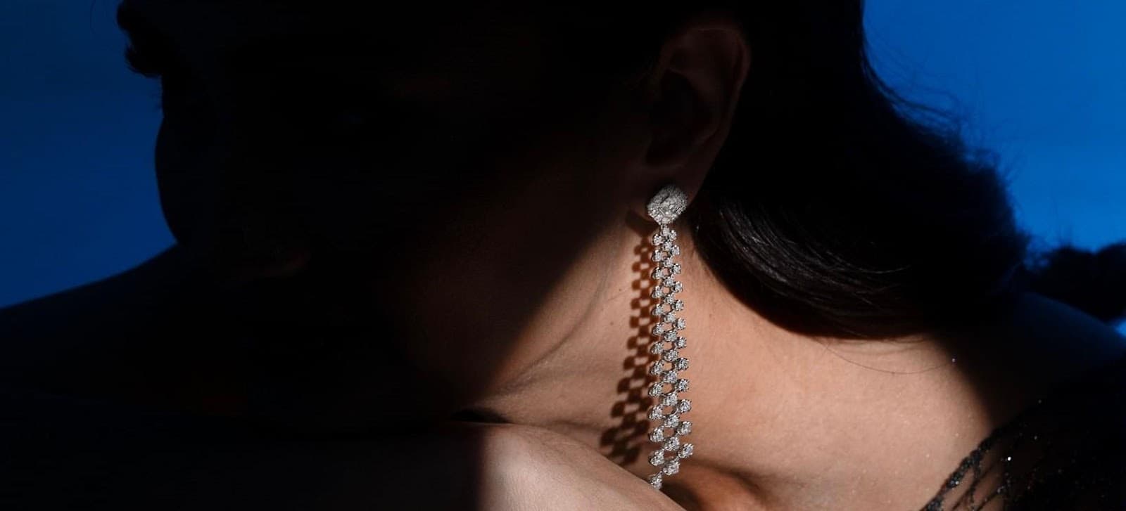 Inspirasi Model Anting-Anting Berlian Bertabur Precious Stone untuk Pesta