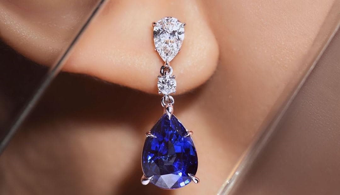 4 Kelebihan Utama Model Anting Terbaru Bertatahkan Berlian yang Mewah & Berkelas