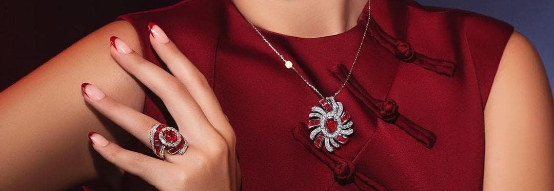 Rekomendasi Liontin Berlian Unik & Mewah yang Wajib Kamu Miliki