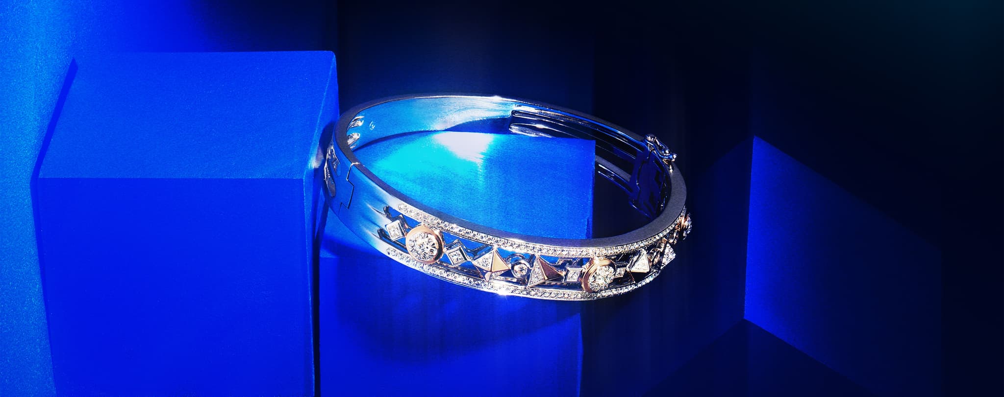 Desain Gelang Berlian Terbaru yang Nyaman Dikenakan untuk Hangout