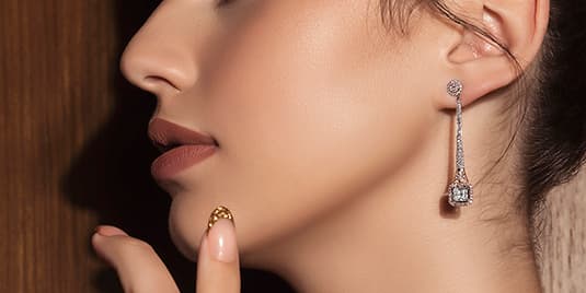 Anting Berlian Unik Kamu Patah? Begini 2 Cara yang Benar untuk Mengatasinya