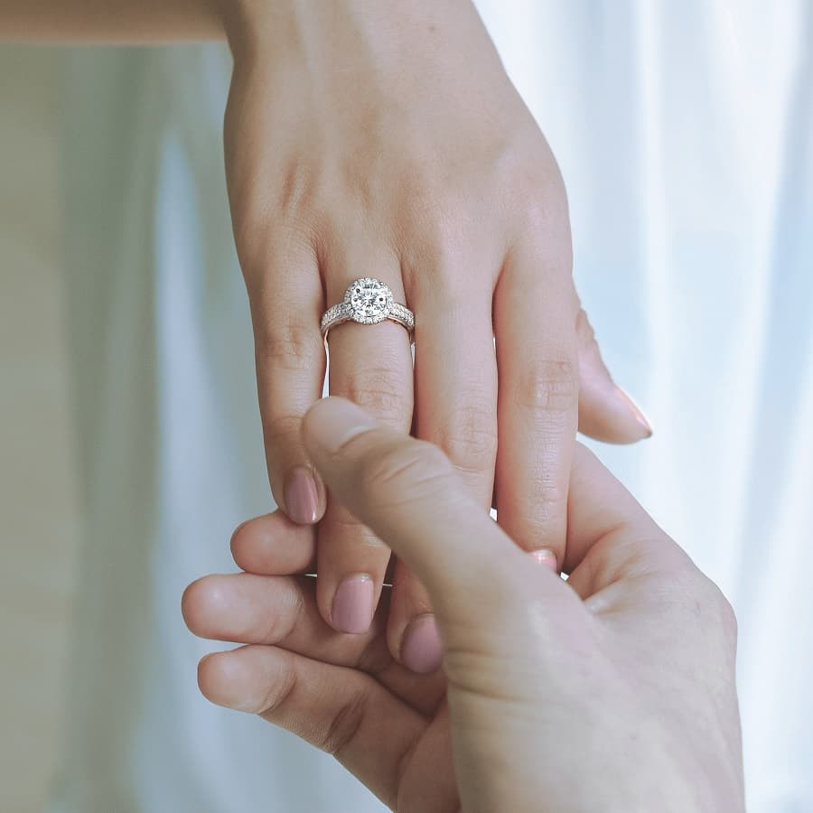 Pikat Hati Doi buat Tunangan dengan Kata-Kata Ini