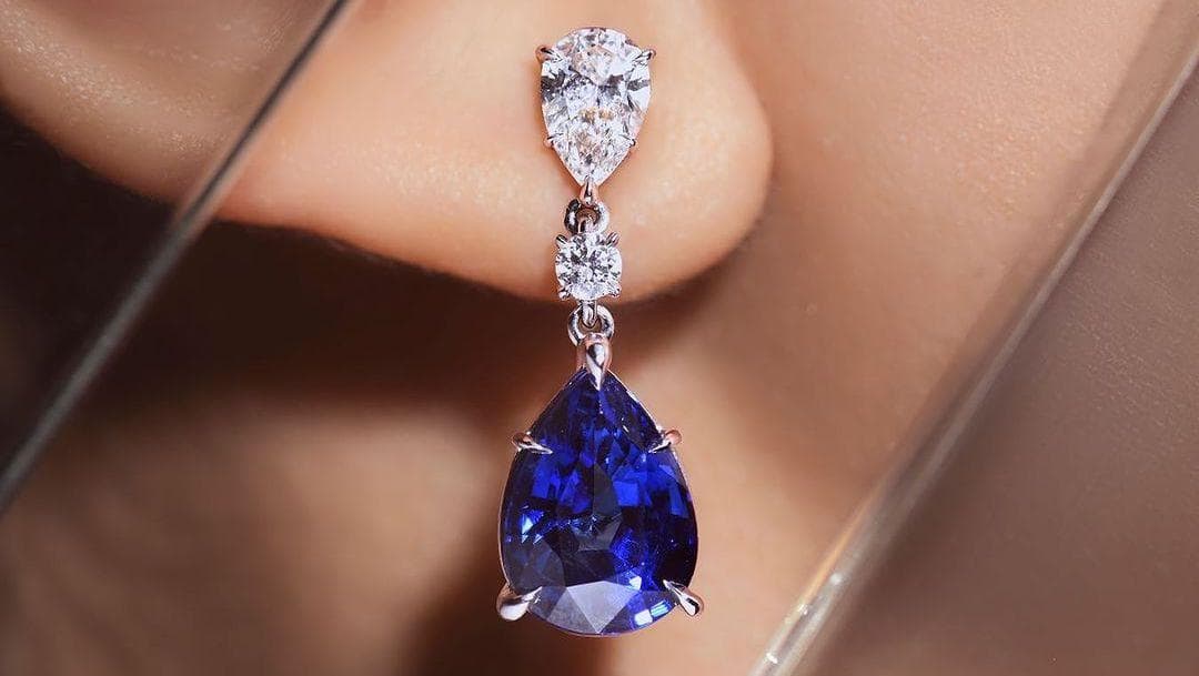 Model Anting Emas Terbaru dengan Berlian Sedang Booming, Kenali Kelebihannya!