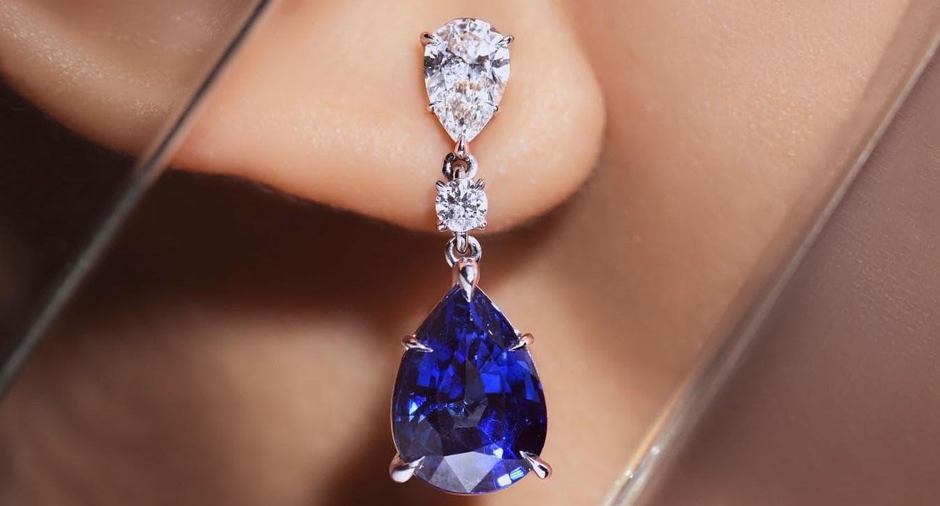 Cara Merawat Precious Stone pada Anting Berlian Wanita