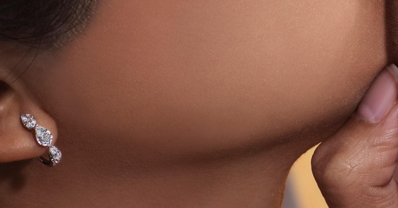 Tips Tampil Memukau & Mencuri Perhatian dengan Anting Berlian Berkualitas