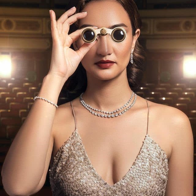 Gelang Emas Wanita Bertatahkan Berlian, Simbol Kemewahan Pergelangan Tangan