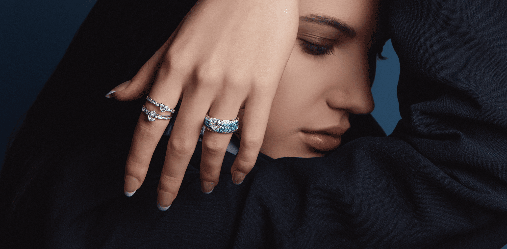 Inspirasi Cincin Lamaran dengan Blue Diamond yang Menjadi Simbol Cinta Sedalam Samudra