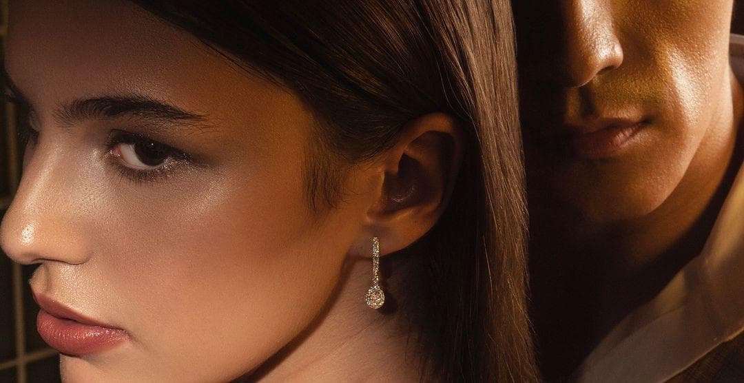 Jangan Minder Kalau Punya Wajah Bulat! Anting-Anting Ini yang Pas untuk Kamu