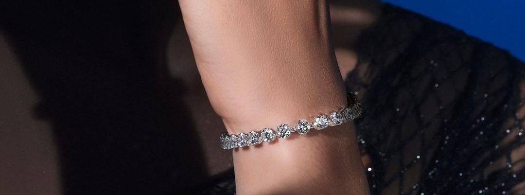 Tips Mix 'n Match Gelang Berlian Mewah dengan Jam Tangan