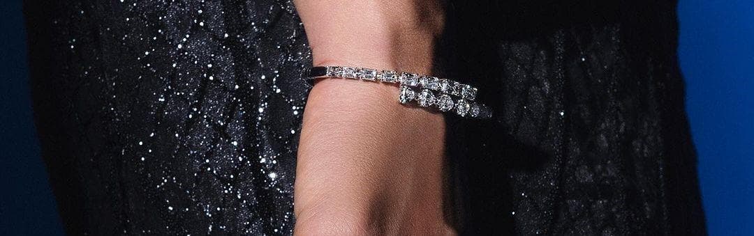 5 OOTD yang Sempurna Ketika Kamu Kombinasikan dengan Model Gelang Berlian Mewah