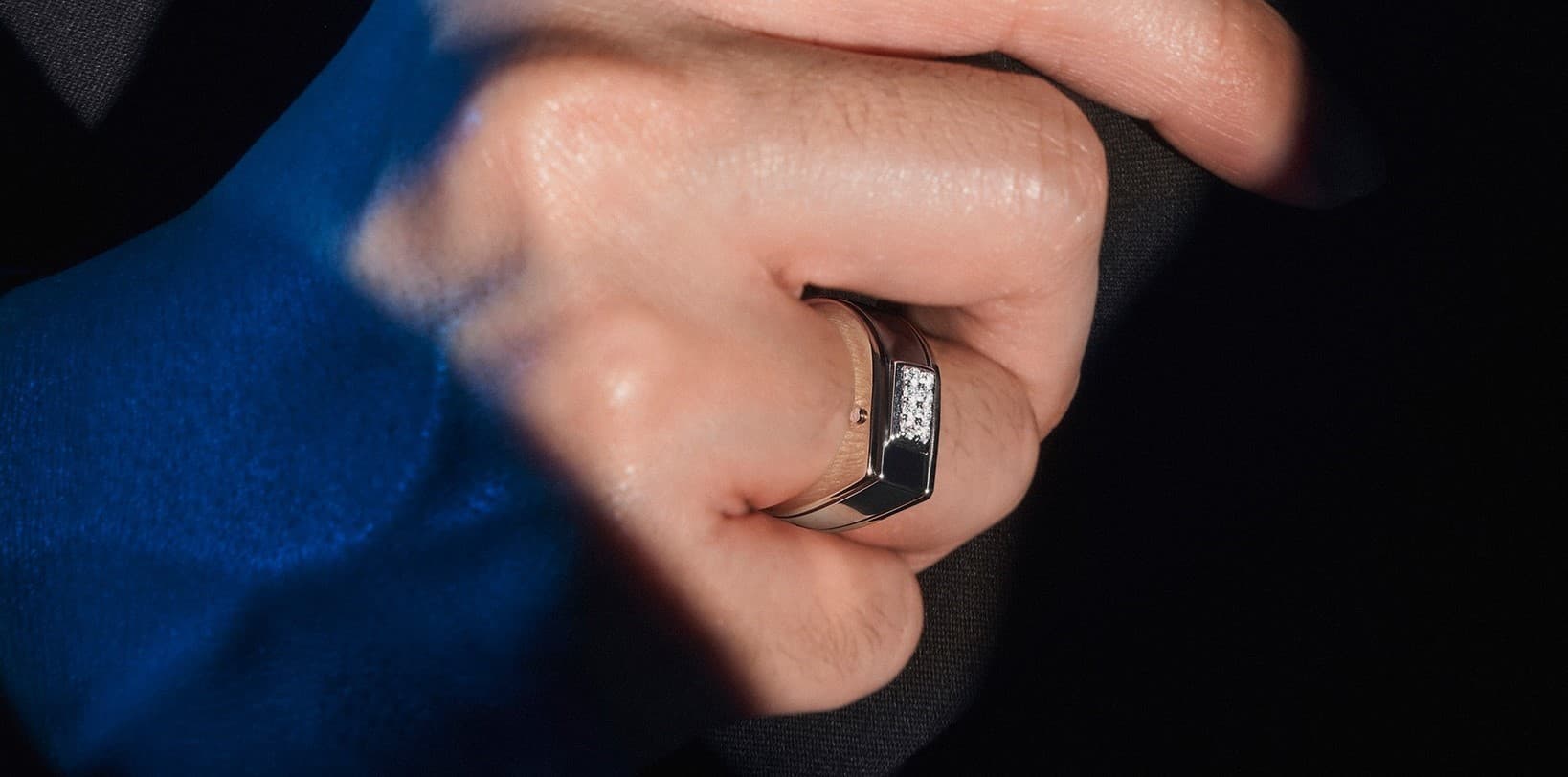 Jangan Keliru! 4 Trik Kenakan Cincin Berlian Pria di Jari yang Tepat